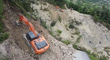 Sel ve heyelanların yıktığı yollar yeniden yapılıyor