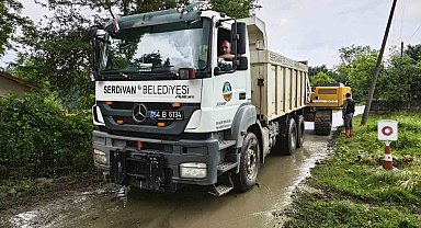 Serdivan'da yağış sonrası onarım ve temizlik çalışması