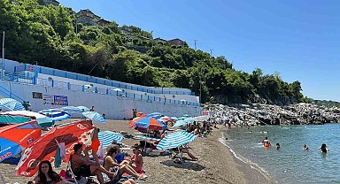 Serinlemek isteyenler plaja akın etti