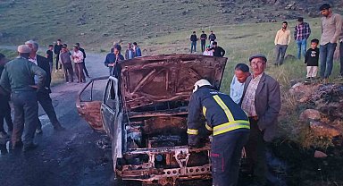 Seyir halindeki otomobil alev alev yandı