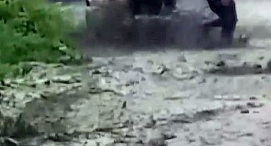 Şiddetli yağmur, turistik ilçe Sapanca'yı sular altında bıraktı