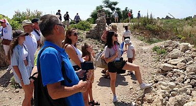 Side'ye gelen turist kafilelerinden tarihi eserlerin restorasyonuna ilgi