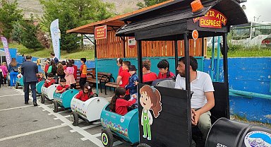 Sıfır Atık Treni ile Çocuklar Melikgazi'de Hem Eğleniyor Hem Öğreniyor