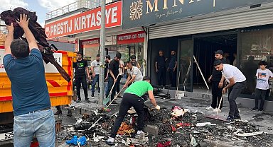 Sigara izmaritinden çıktığı değerlendirilen yangın mağazayı küle çevirdi