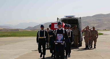 Siirt şehidinin naaşı düzenlenen törenle memleketi Çanakkale'ye uğurlandı