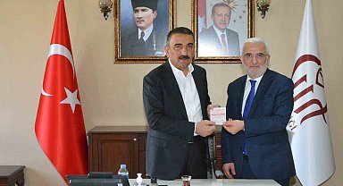 Siirt Valisi Hacıbektaşoğlu, kurban vekaletini Türkiye Diyanet Vakfı'na verdi