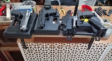 Silah atölyesine dönüştürülen evde çok sayıda materyal ele geçirildi