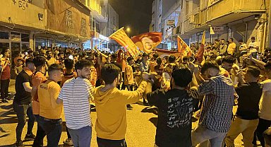Silopi'de Galatasaray taraftarları şampiyonluğu yöresel halay eşliğinde kutladı