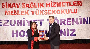 Simav Sağlık Hizmetleri Meslek Yüksekokulunda mezuniyet coşkusu