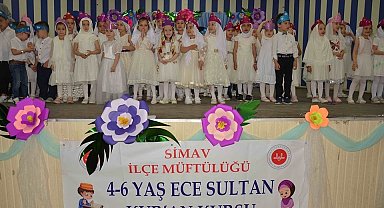 Simav'da 4-6 Yaş Kur'an Kursu öğrencilerinin yılsonu programı