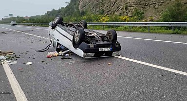 Sinop'ta otomobil takla attı: 2 yaralı