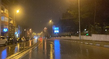 Sinop'ta sağanak su baskınlarına neden oldu