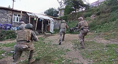 Şırnak'ta terör şüphelilerine yardım ve yataklıktan 8 kişi gözaltına alındı