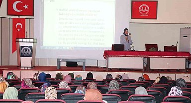 Sivas'ta hacı adaylarına seminer verildi