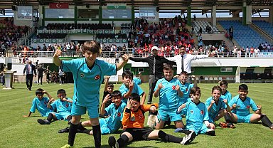 Sivas'ta ilkokullar arası futbol turnuvası sona erdi