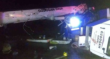 Sivas'ta rampada freni patlayan vinç devrildi: 1 ölü, 1 yaralı