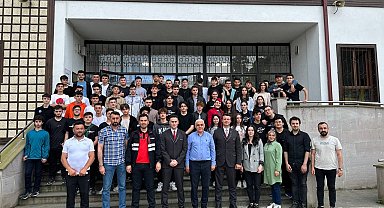 Sivil Havacılık Lisesi'ndeki söyleşide uzmanlar öğrencilerle deneyimlerini paylaştı