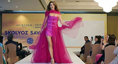 Skolyoz Savaşçıları'ndan zırhlı, tüllü 'korseli' defile