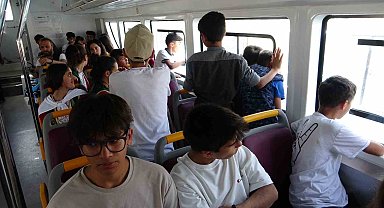 Sokakta çalışan çocuklar ilk defa deniz otobüsüne binip Van Gölü'nde tur attı