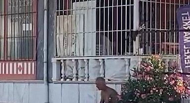 Sokakta çıplak koşan şahsı polis gözaltına alındı