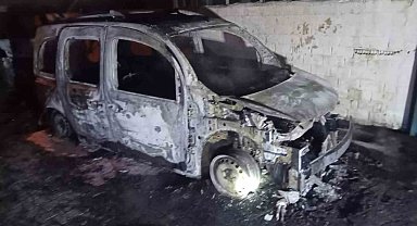 Söke'de kundaklanan iki araç küle döndü