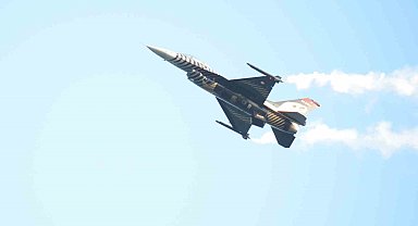 SOLOTÜRK'ten muhteşem prova: Hava akrobasisi nefes kesti