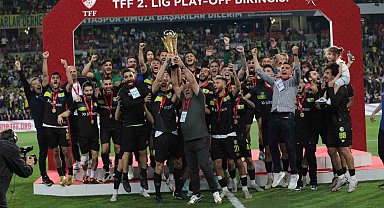 Spor Toto 1. Lig'e yükselen Şanlıurfaspor kupasını kaldırdı