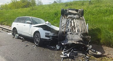 Su birikintisine kapılan cip ters istikamete döndü: 3 yaralı