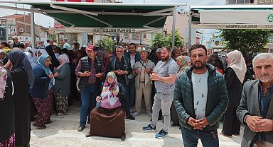 Şuhut'ta hacı adayları kutsal topraklara dualarla uğurlandı