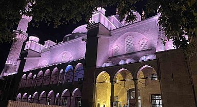 Sultanahmet Caminde ışık skandalı