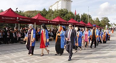 Sungurlu MYO'da mezuniyet töreni