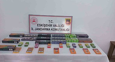 Şüpheli şahsın aracındaki kaçak sigara ele geçirildi