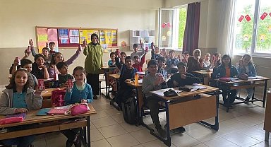 Süt Gününde öğrencilere süt dağıtıldı lıdı