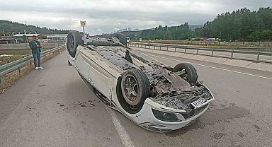 Takla atan araç karşı şeride geçti: 1'i çocuk 4 kişi yaralandı