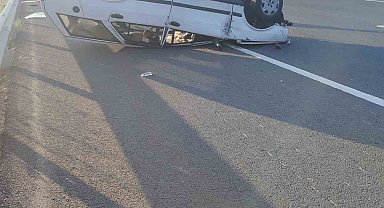 Takla atan otomobildeki 3 kişi yaralandı