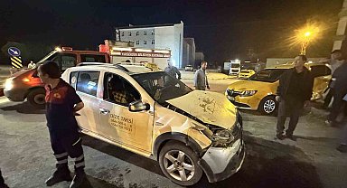 Taksiler çarpıştı, şans eseri yaralanan olmadı