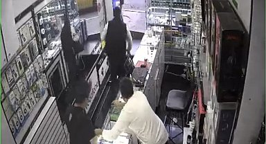 Taksim'de Japon turistin telefonunun çalındığı anlar kamerada