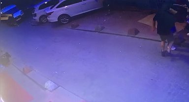 Taksim'de Norveç vatandaşı gence gasp kameraya yansıdı: Darp edip telefonunu çaldılar