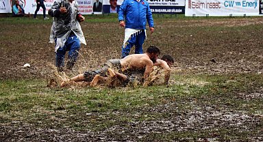 Tarihi Akyazı Akbalık Yağlı Güreşleri'nde başpehlivan Serdar Yıldırım oldu