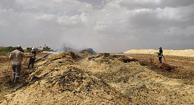 Tarla yangınında 60 ton saman yandı