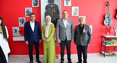 Tatvan'da okulda sergi açılışı