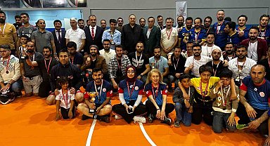 Tatvan'da voleybol ve futbol turnuvaları tamamlandı