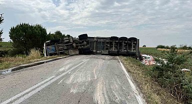 Tekirdağ'da devrilen tırın sürücüsü yaralandı