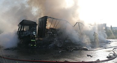 TEM'de tır alev alev yandı: O anlar kamerada