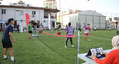 Tenisi ayakla oynayanların şenliği sürüyor