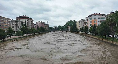 Terme Çayı taştı, sel ve su baskınları yaşandı