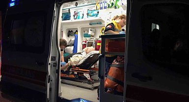 Ticari taksi ile çarpışan otomobilde bulunan yaşlı adam yaralandı