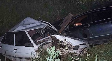 Tokat'ta 3 aracın karıştığı kazada 2 kişi yaralandı