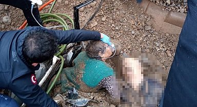 Toprak altında kalan araçta can pazarı yaşandı