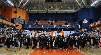 Toros Üniversitesi'nde mezuniyet coşkusu